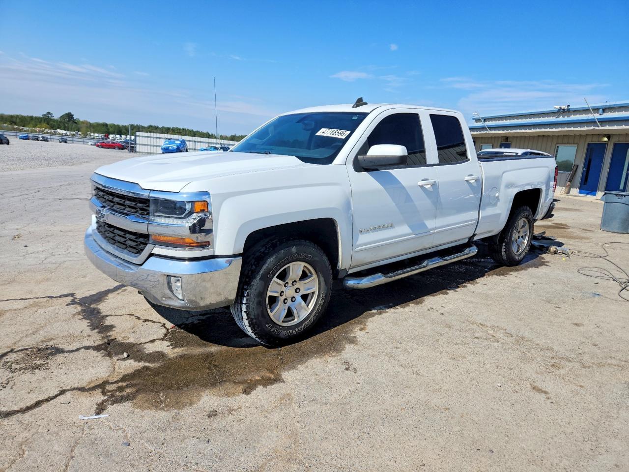 Salvage Chevrolet Silverado Image