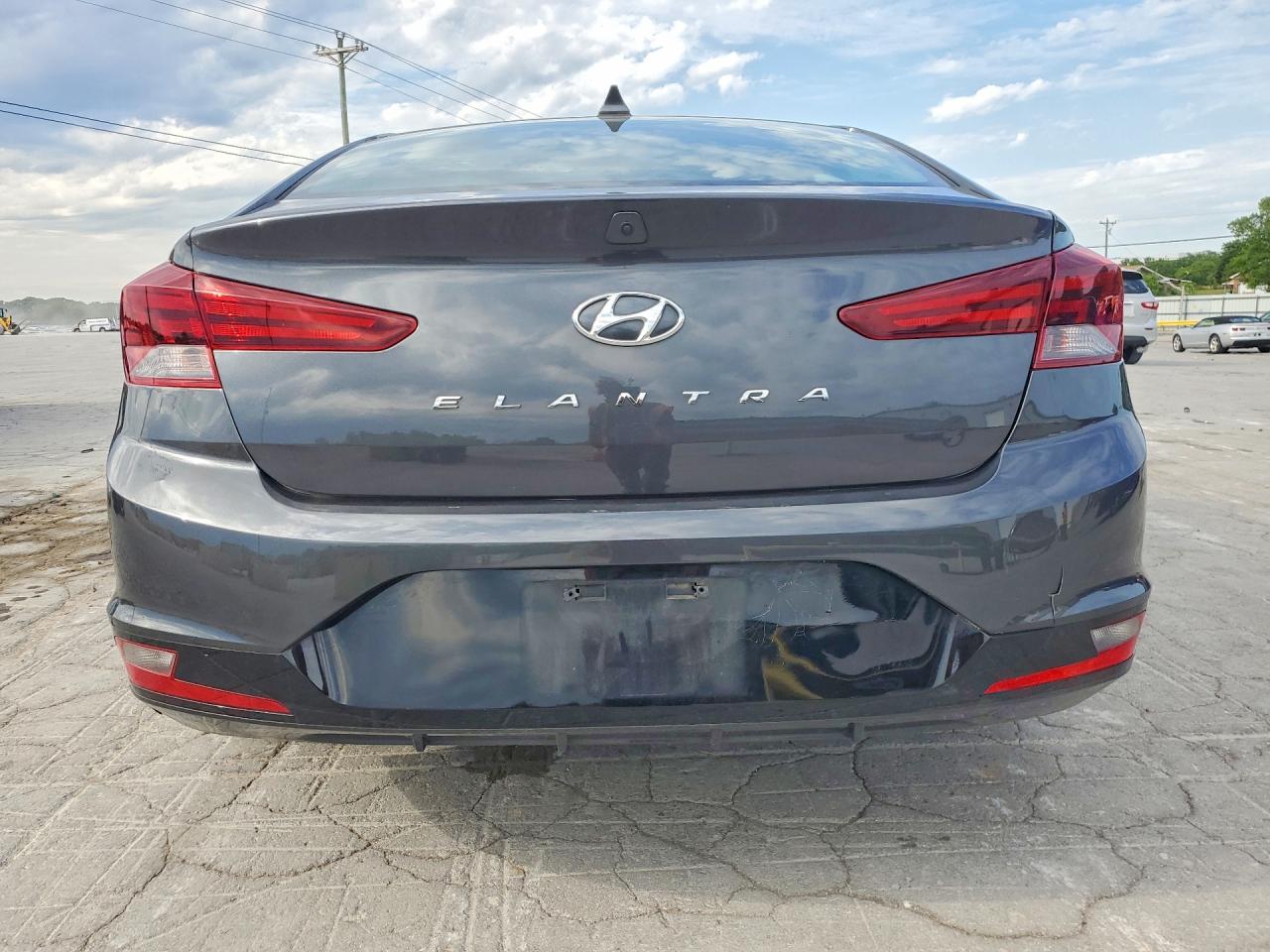 Hyundai ELANTRA Sel