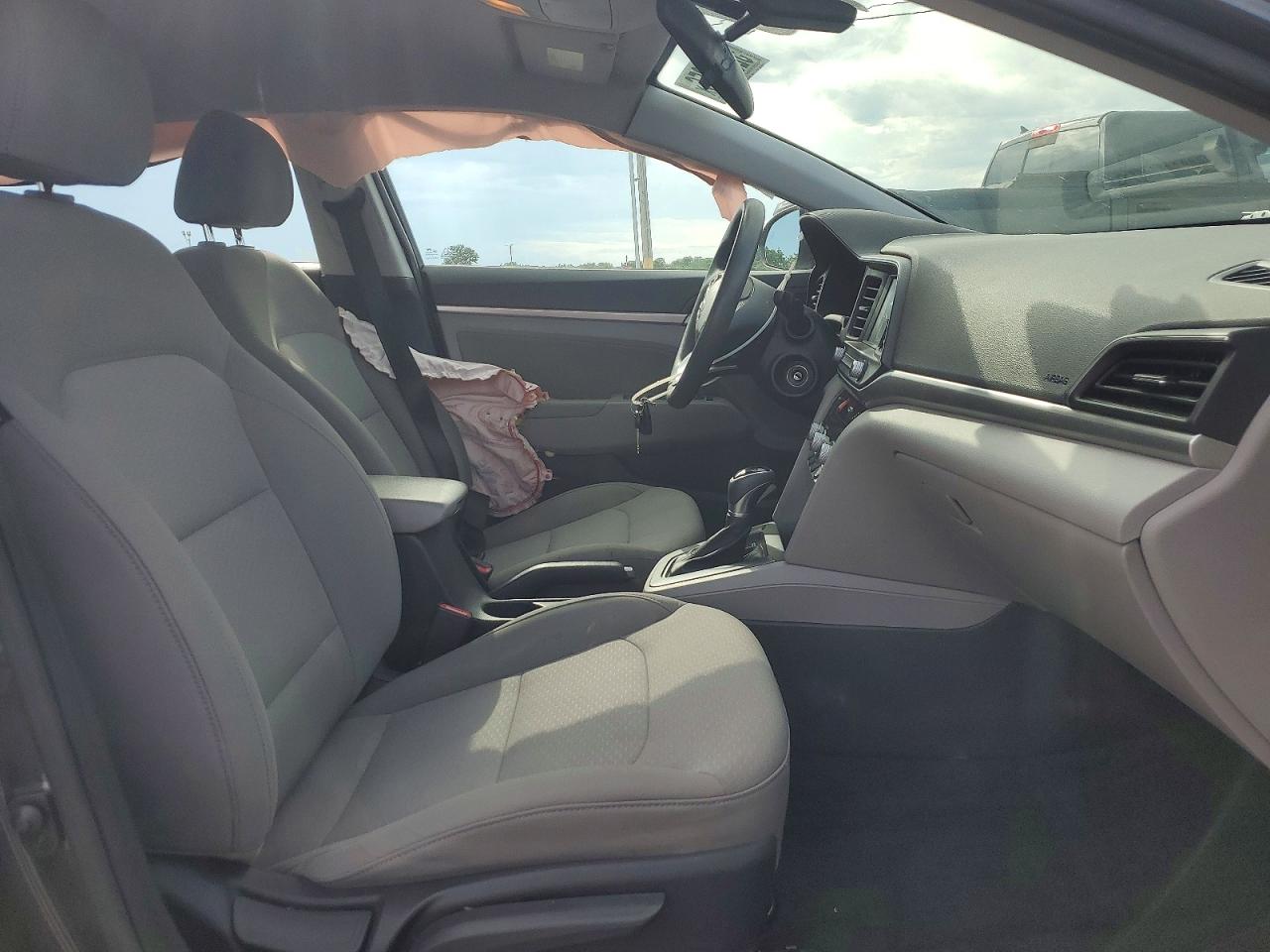 Hyundai ELANTRA Sel