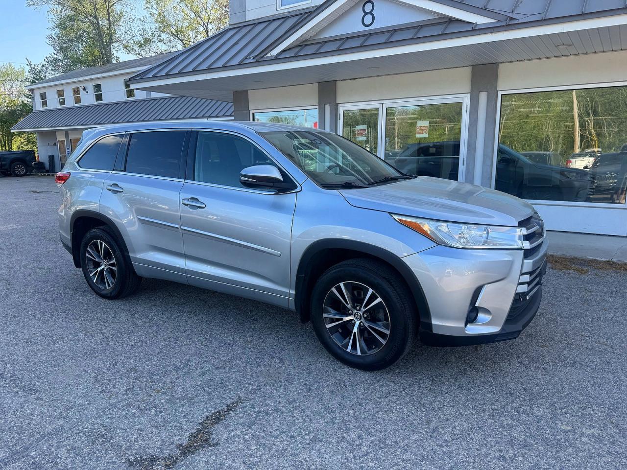 Salvage Toyota Highlander Image