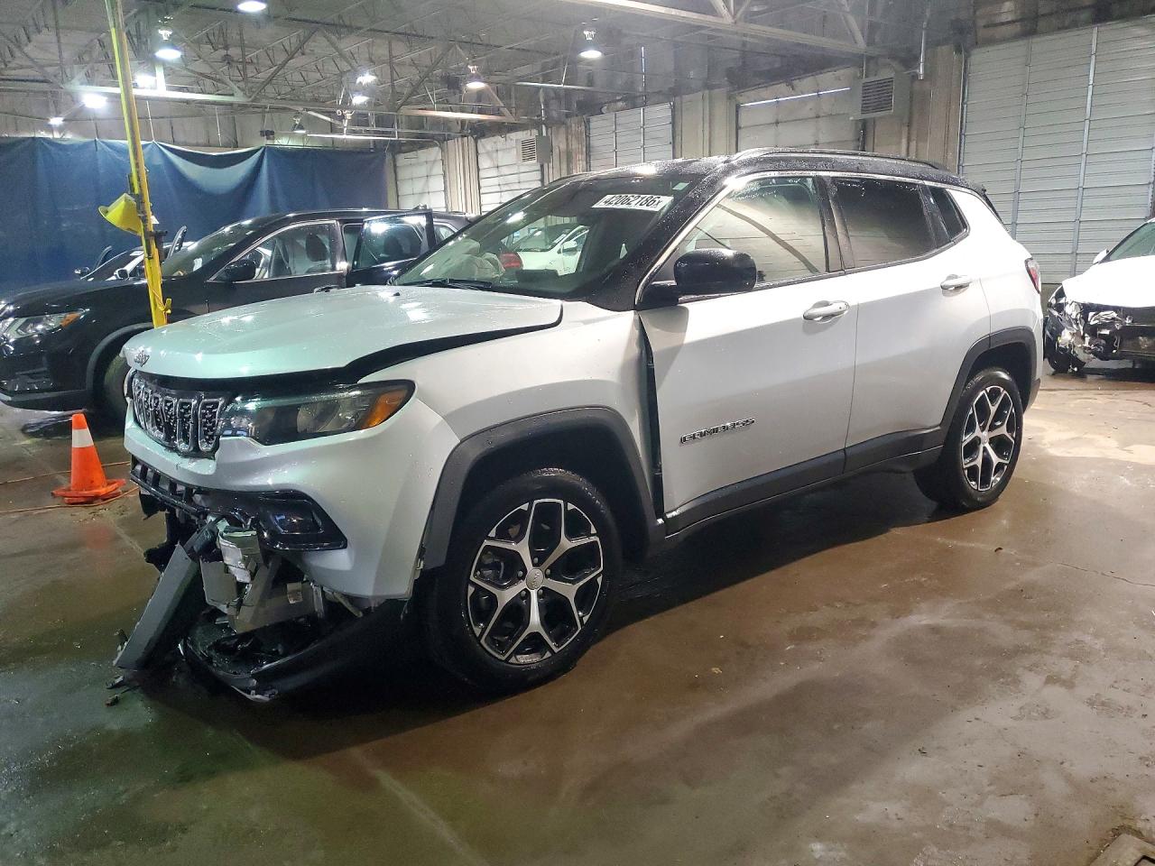 Salvage Jeep Compass Image