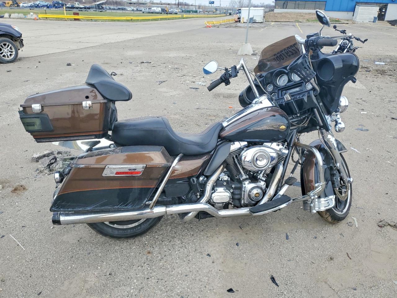 Salvage Harley-Davidson Fl Image