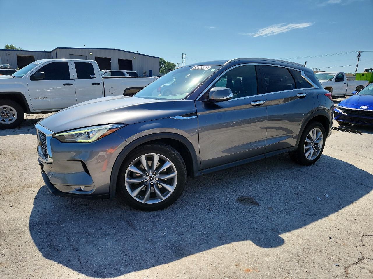 Salvage INFINITI Qx Image