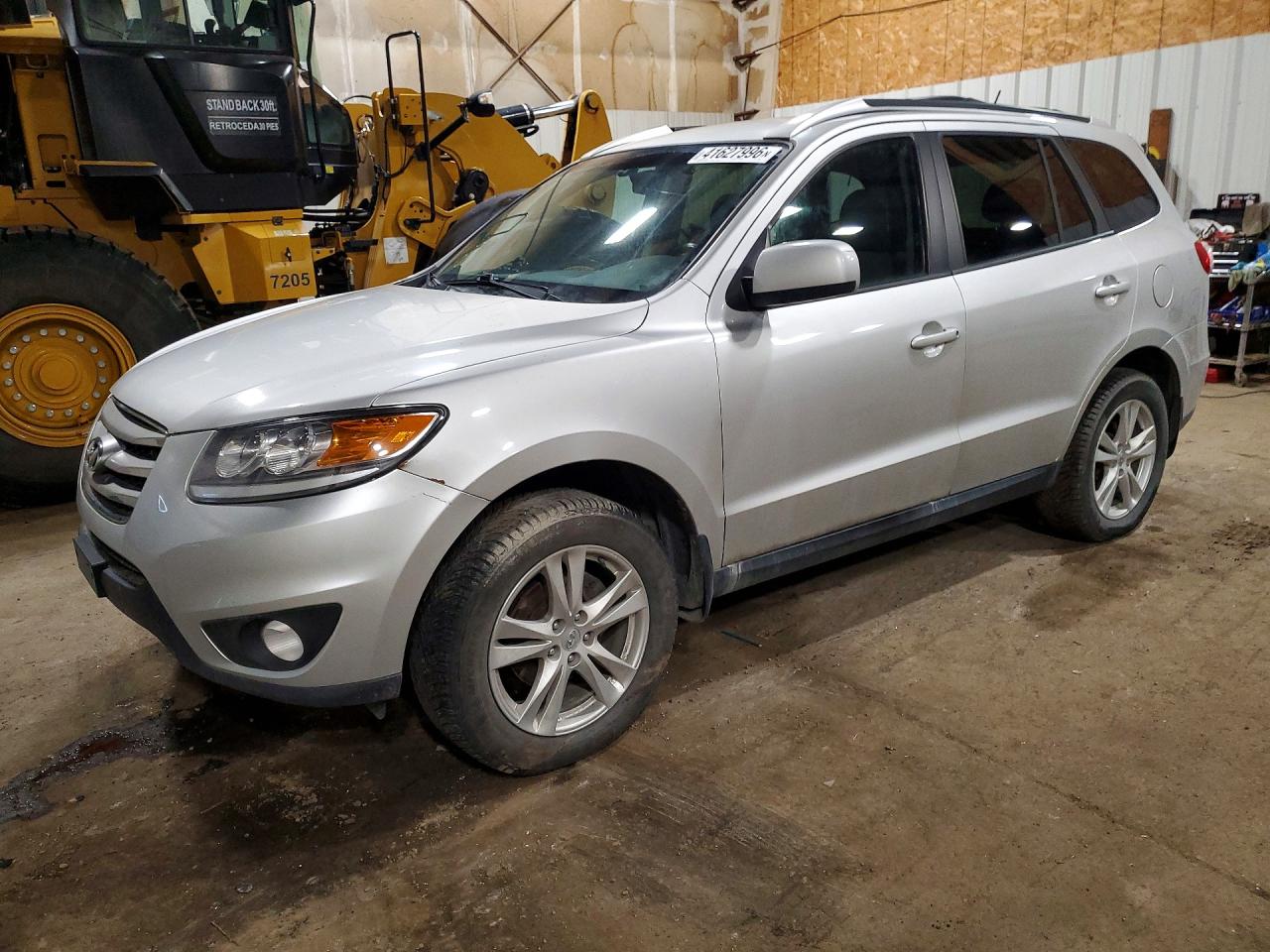 Salvage Hyundai SANTA FE Image