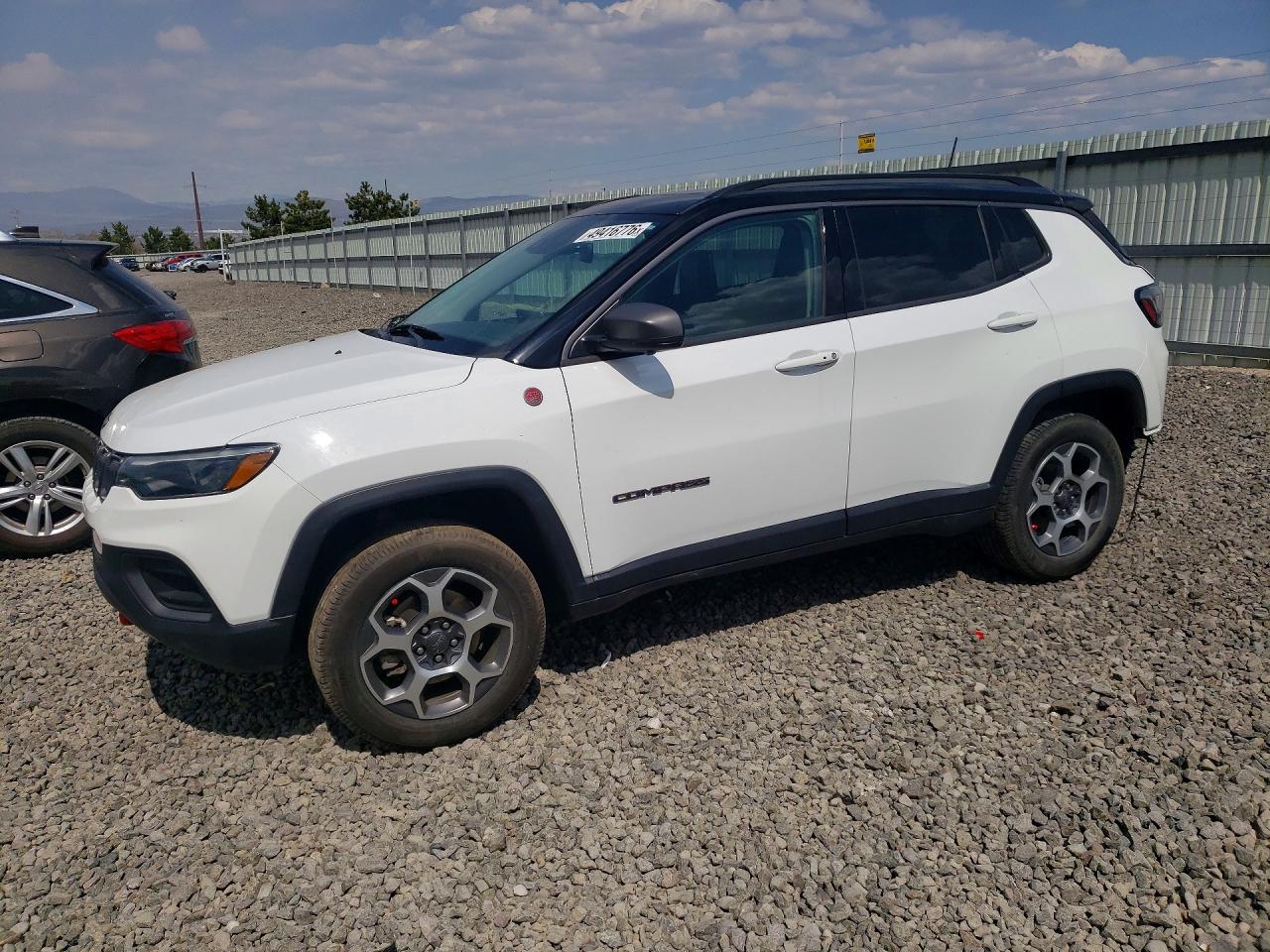 Salvage Jeep Compass Image