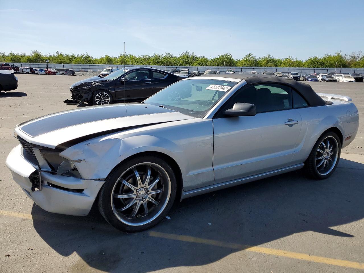 Salvage Ford Mustang Image