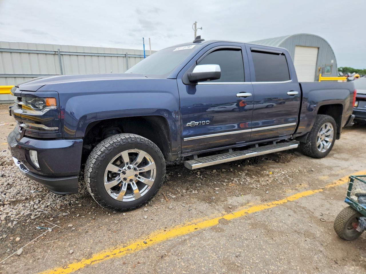 Salvage Chevrolet Silverado Image