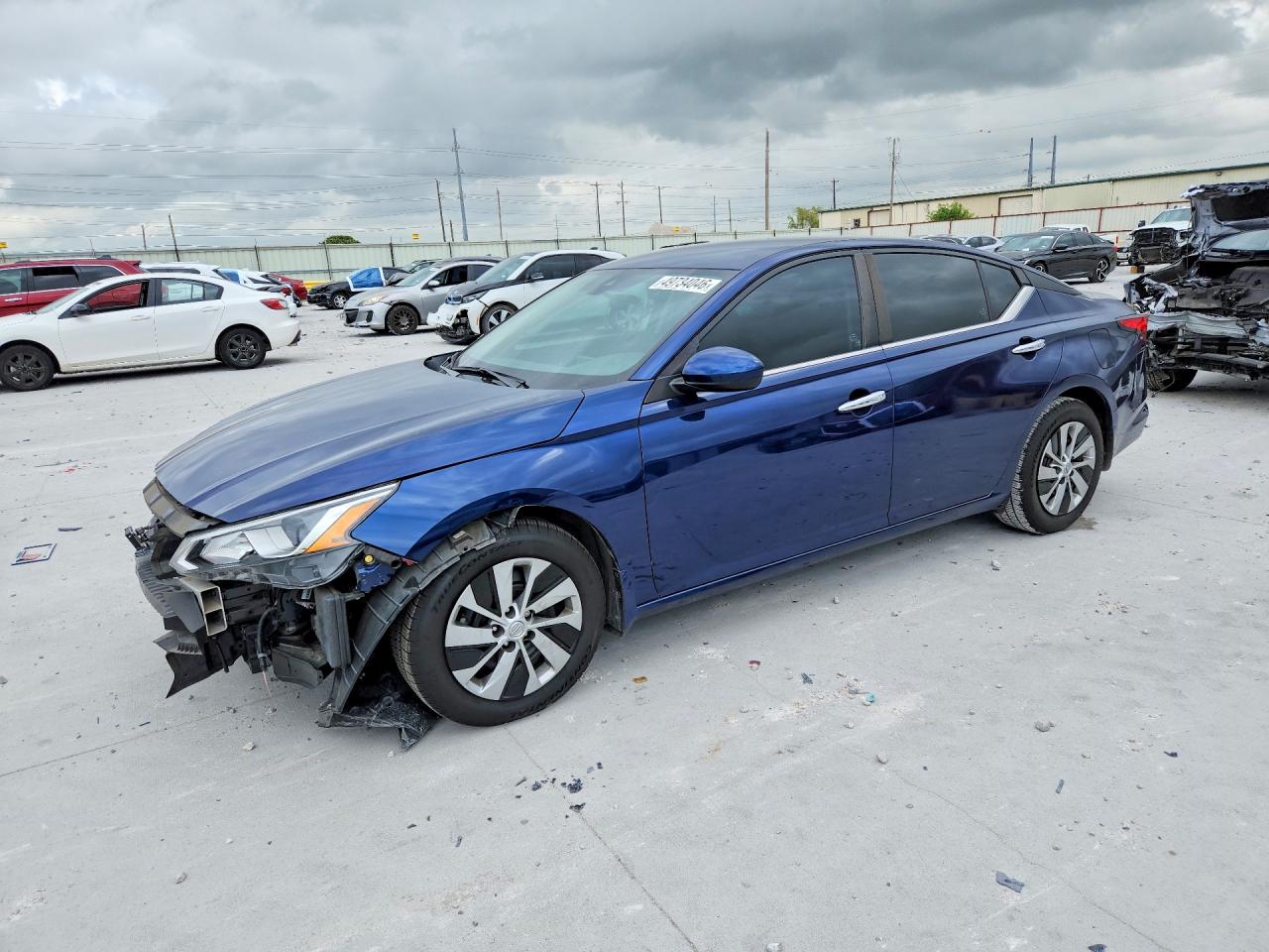 Salvage Nissan Altima Image