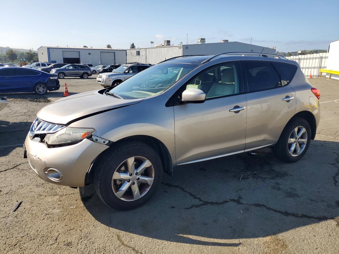 Salvage Nissan Murano Image