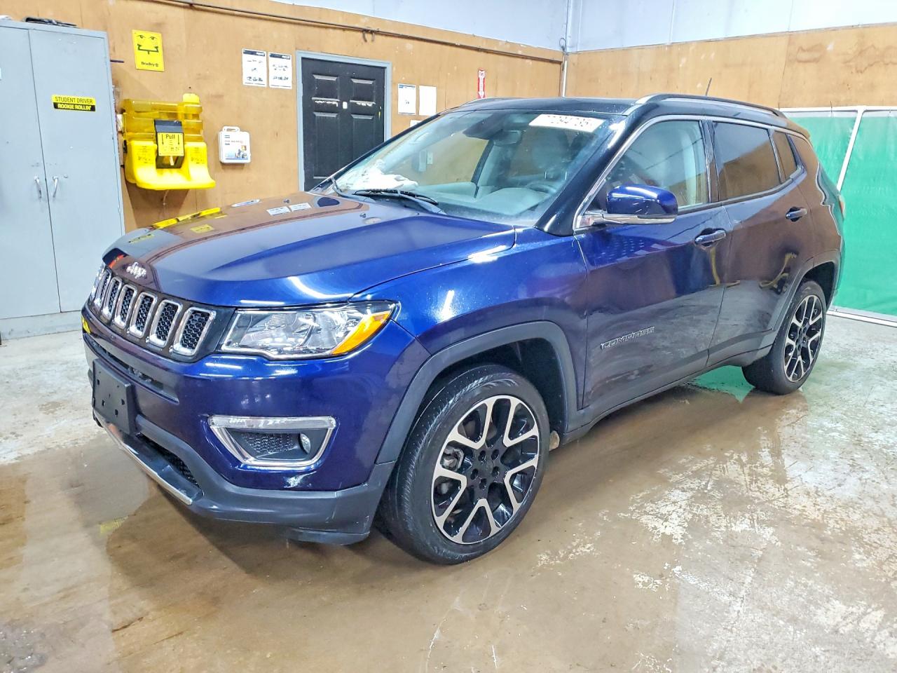 Salvage Jeep Compass Image