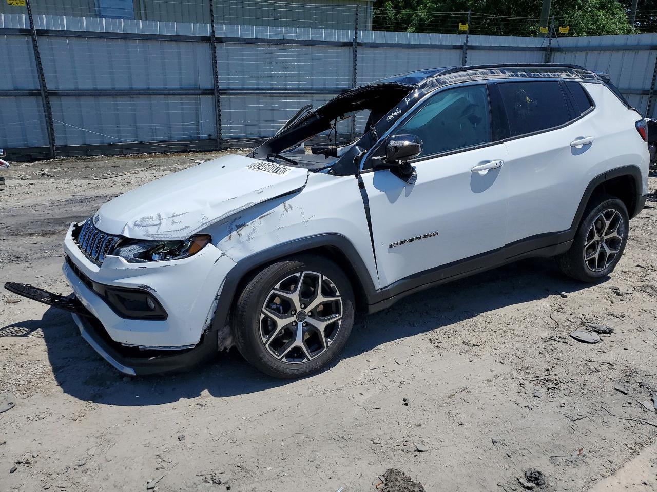 Salvage Jeep Compass Image