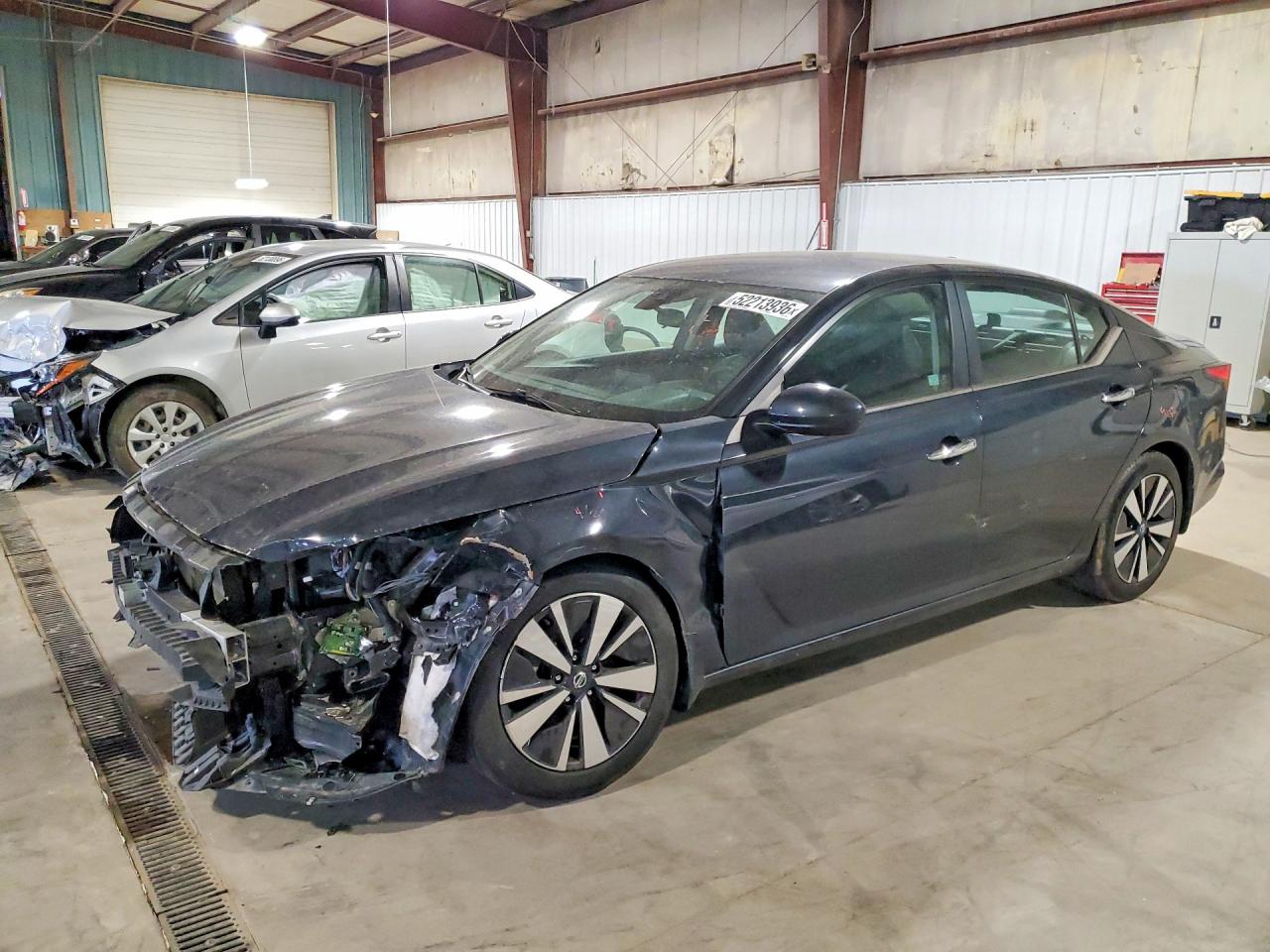Salvage Nissan Altima Image