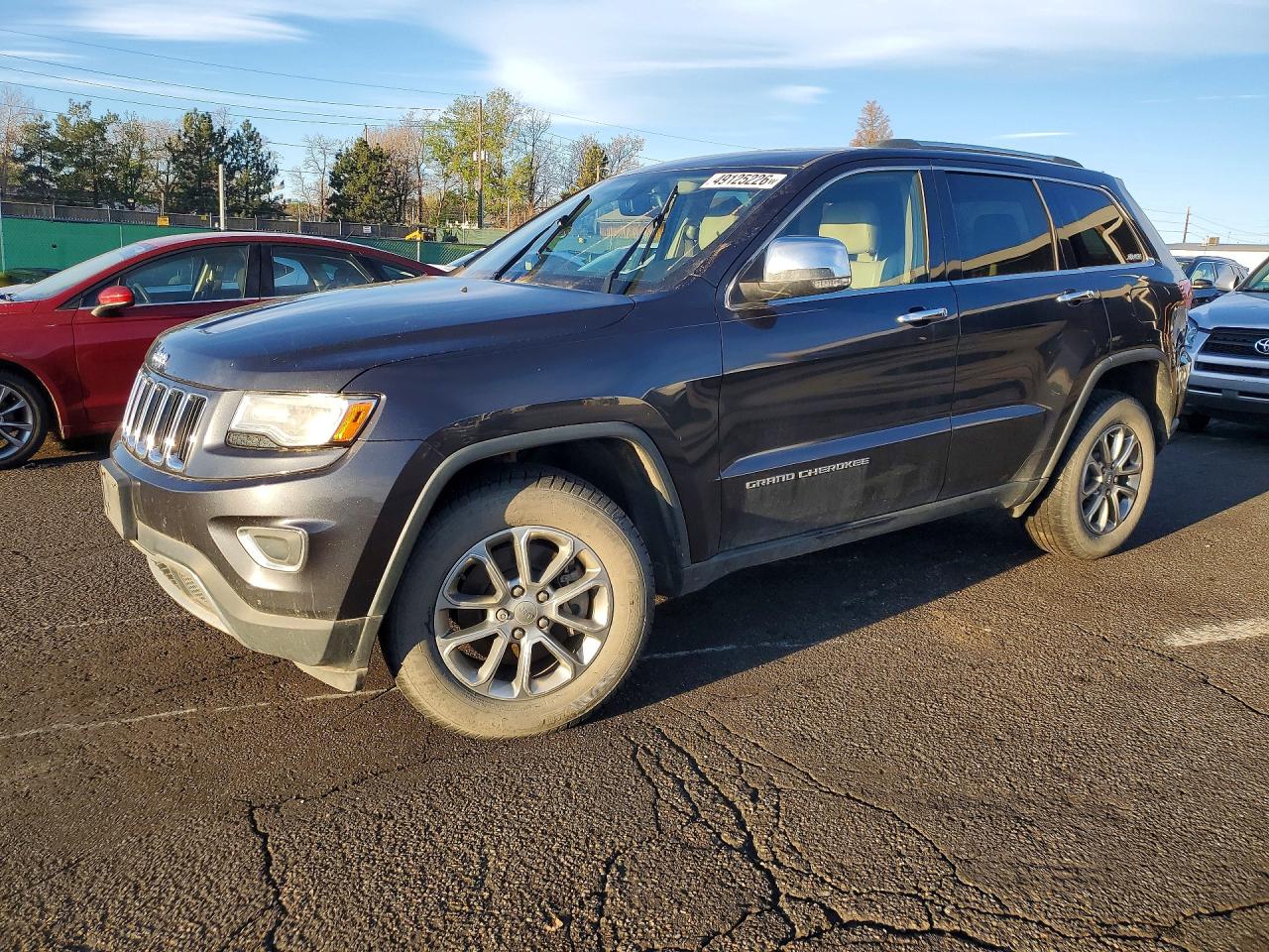Salvage Jeep Cherokee Image