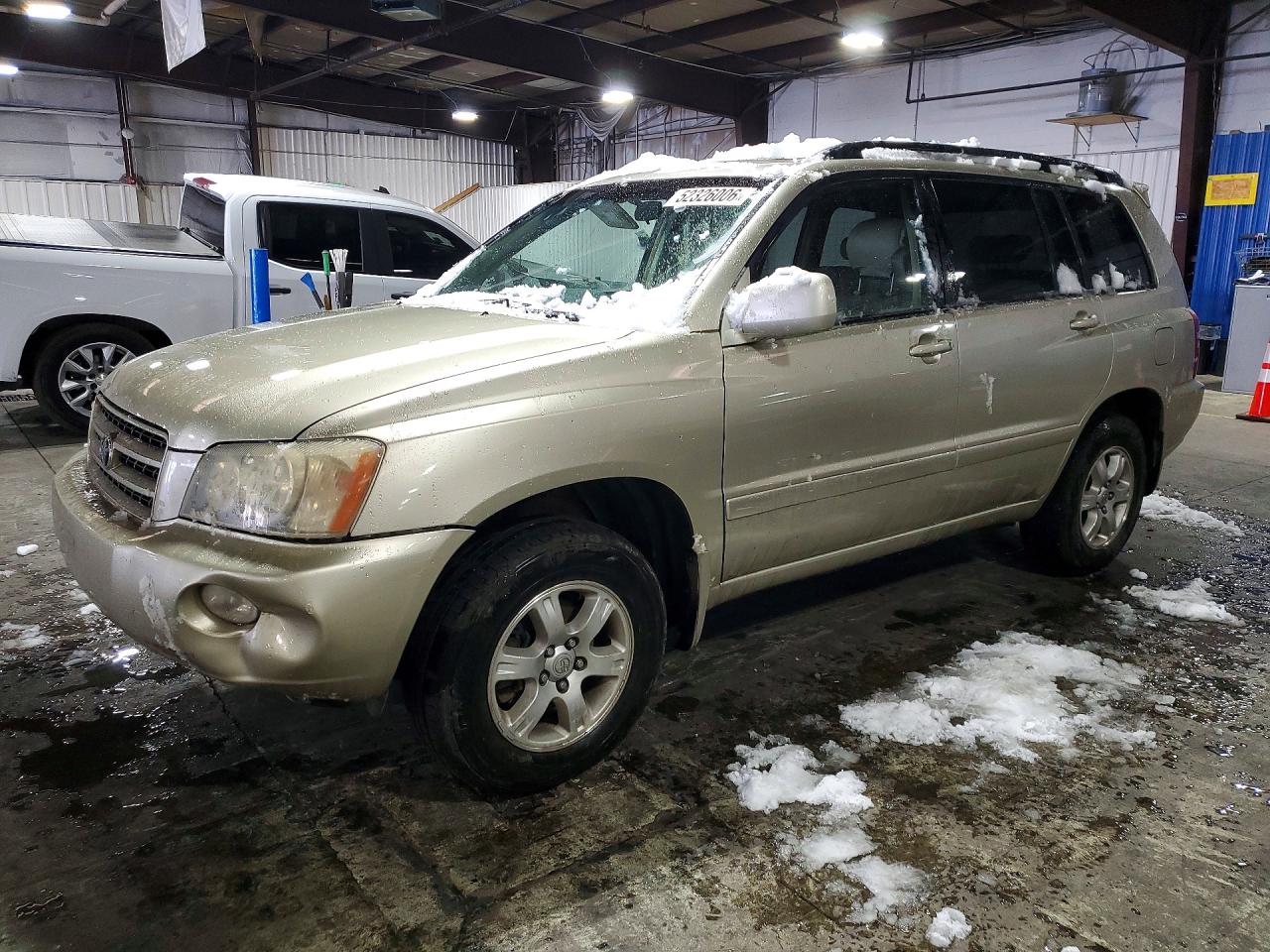 Salvage Toyota Highlander Image