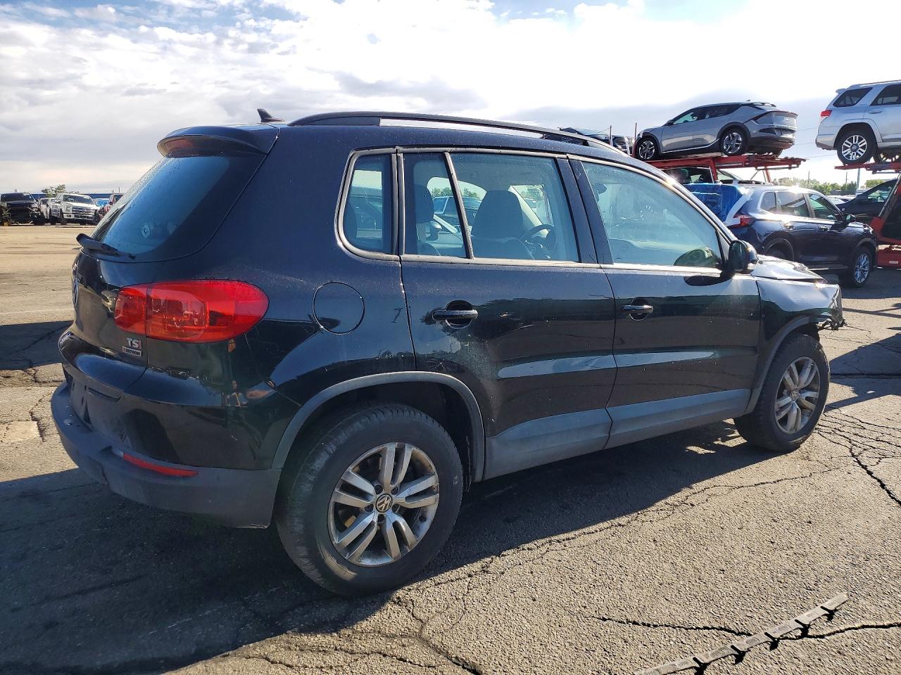 Volkswagen Tiguan S