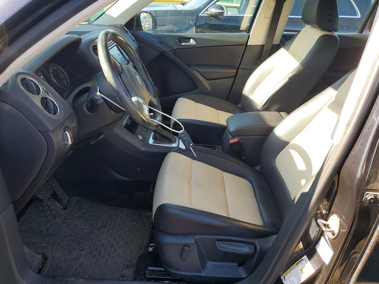 Volkswagen Tiguan S