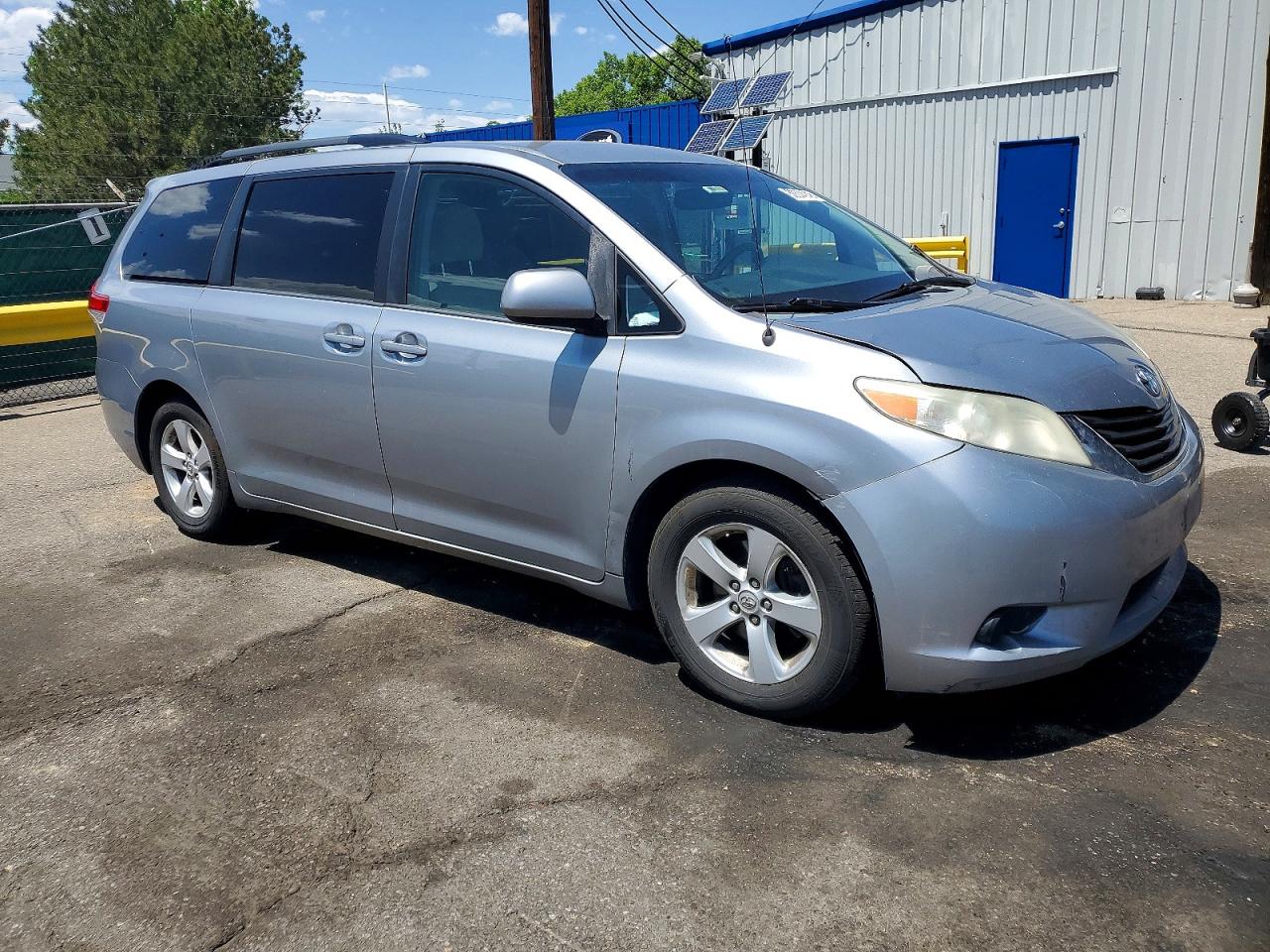Toyota Sienna Le