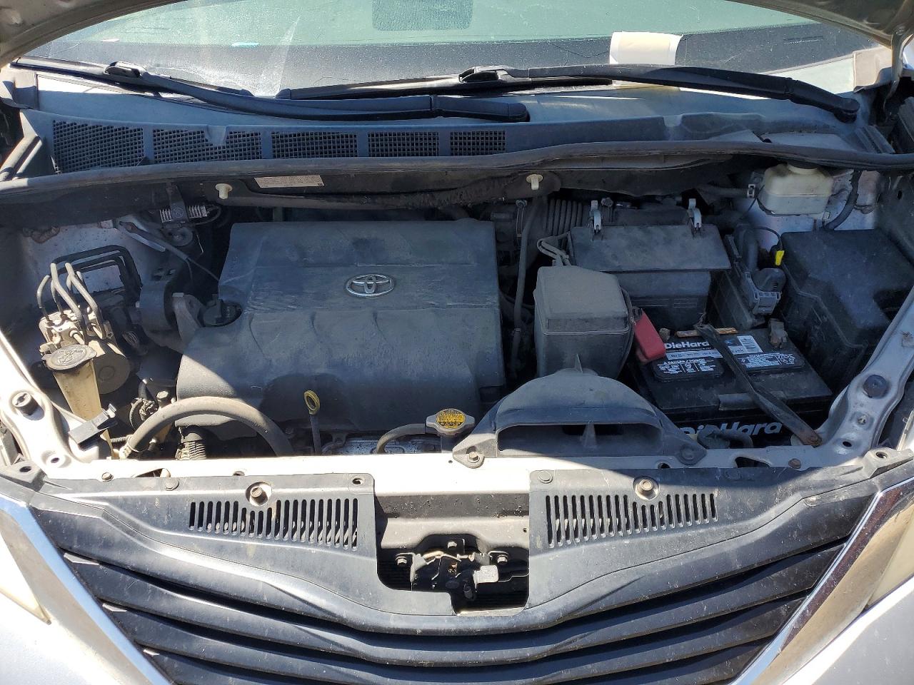 Toyota Sienna Le