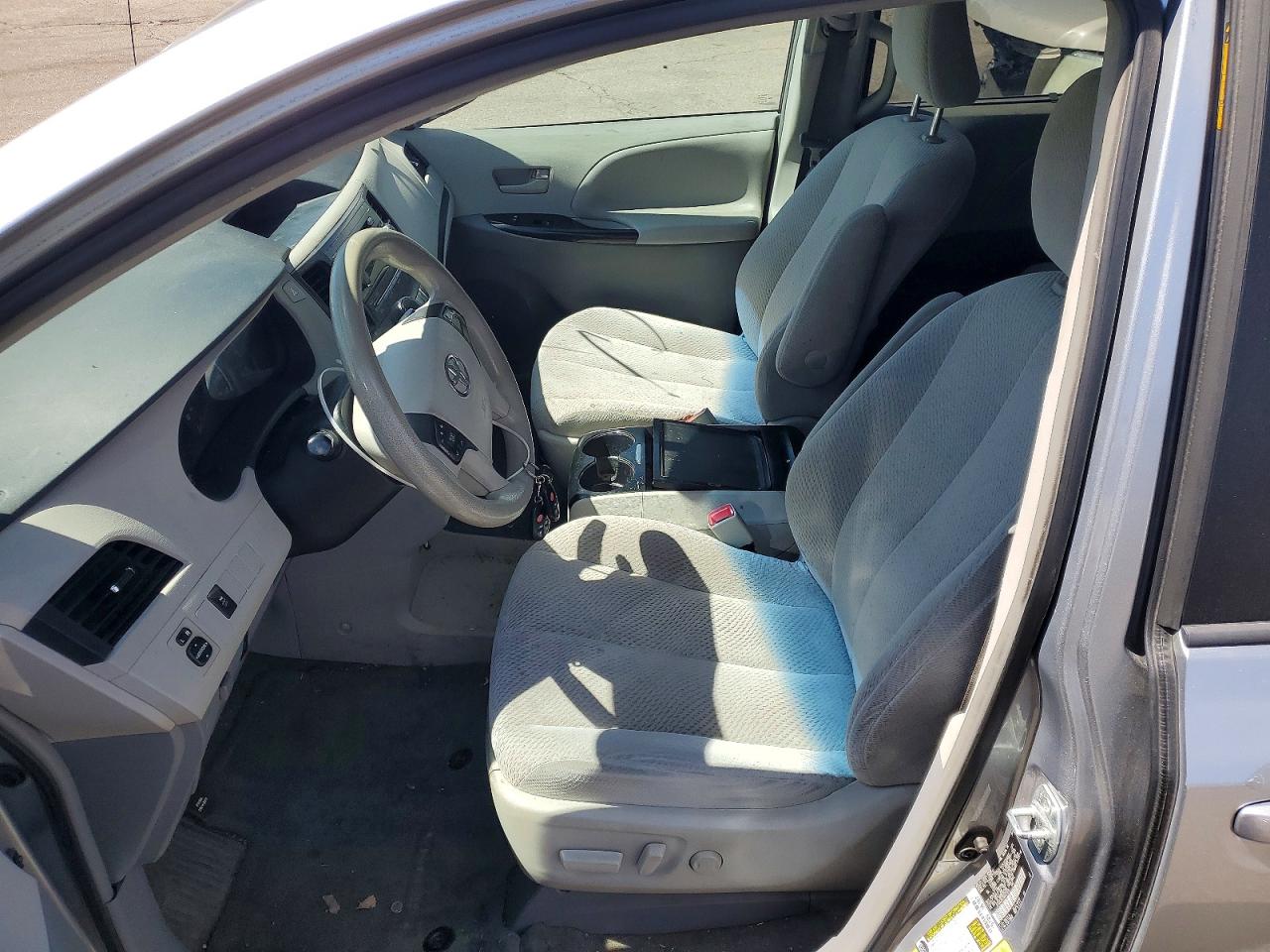 Toyota Sienna Le