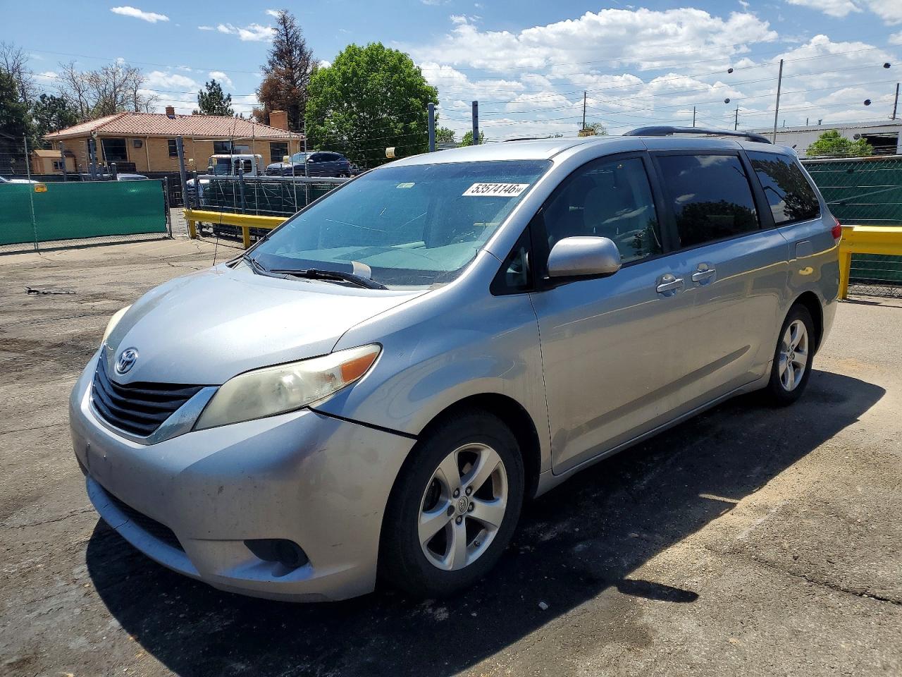 Salvage Toyota Sienna Image