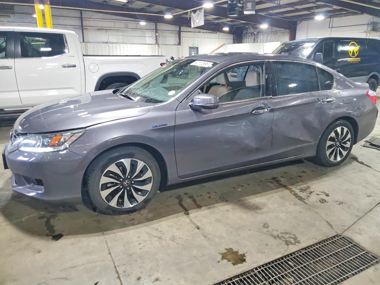 Salvage Honda Accord Image