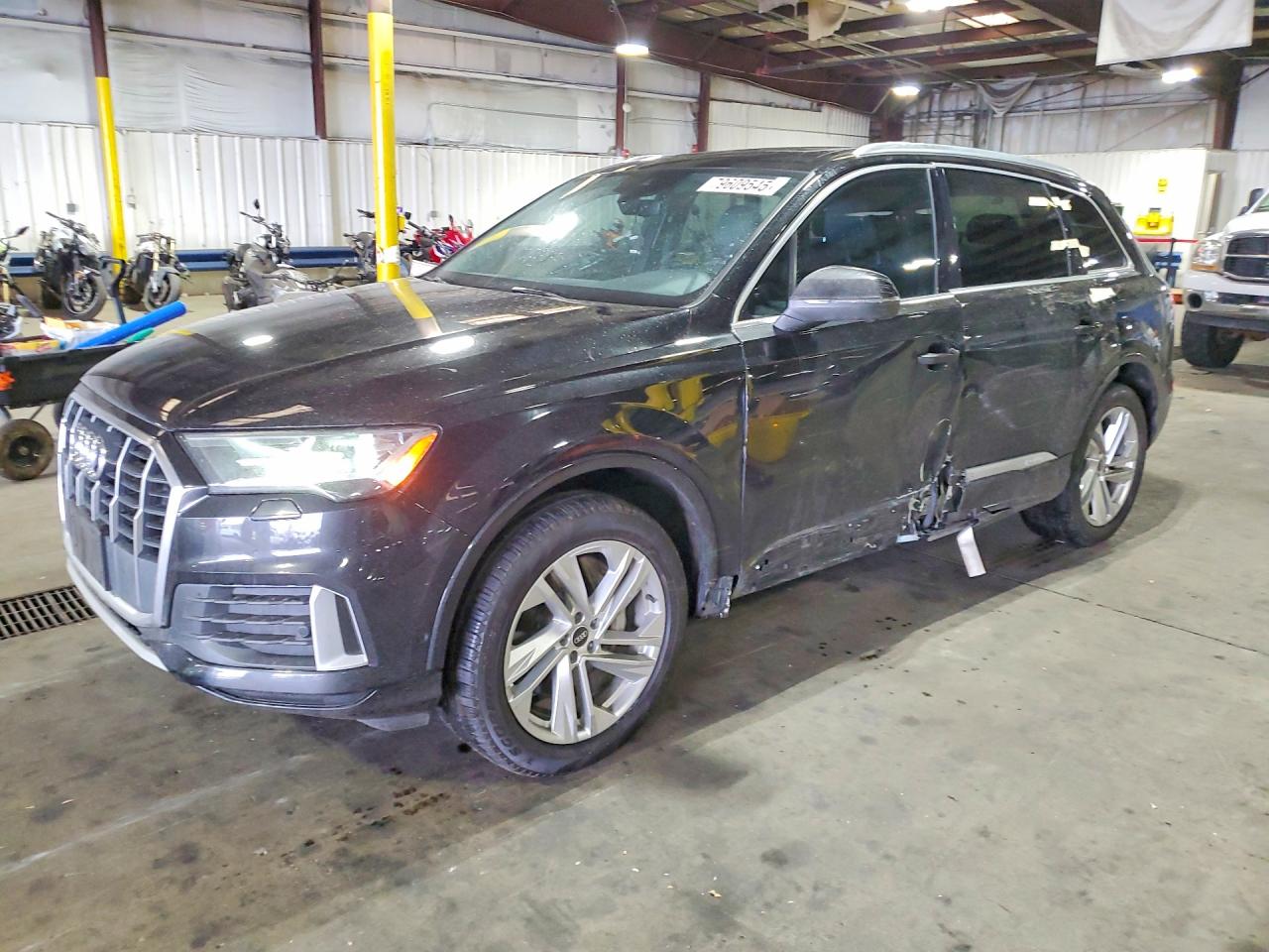 Salvage Audi Q7 Image