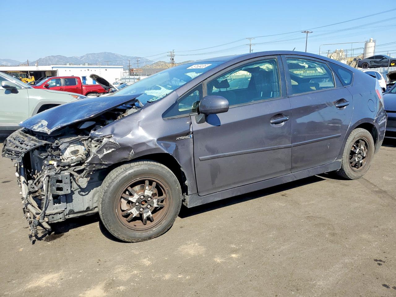 Salvage Toyota Prius Image