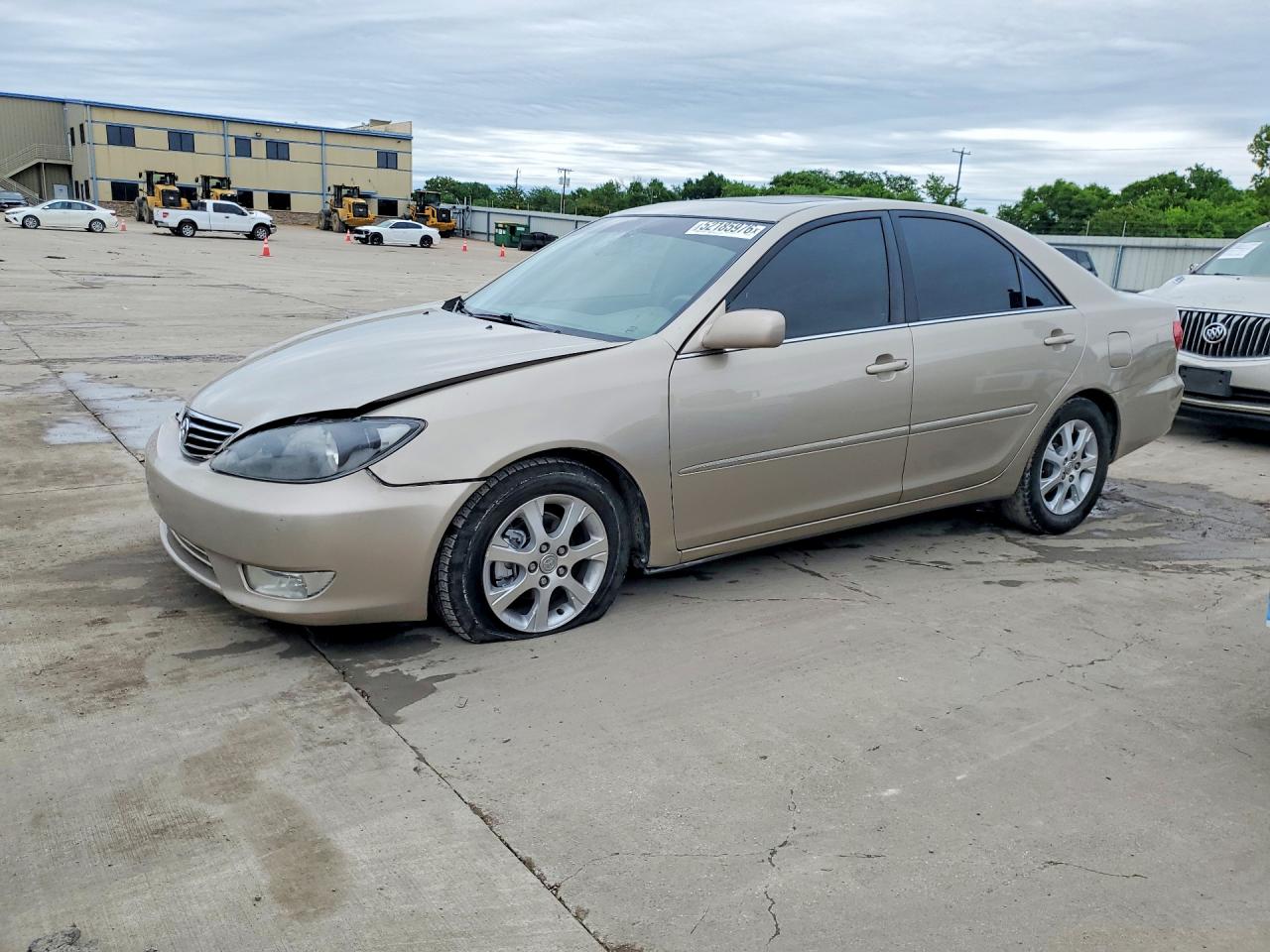 Salvage Toyota Camry Image