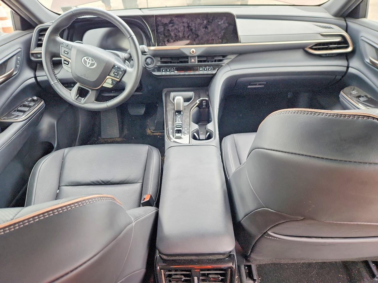Toyota Crown Sign Xle