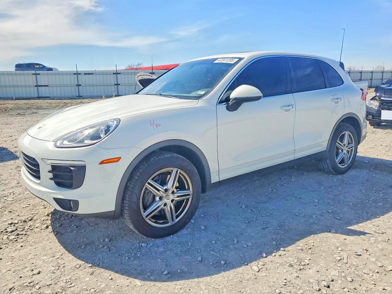 Salvage Porsche Cayenne Image