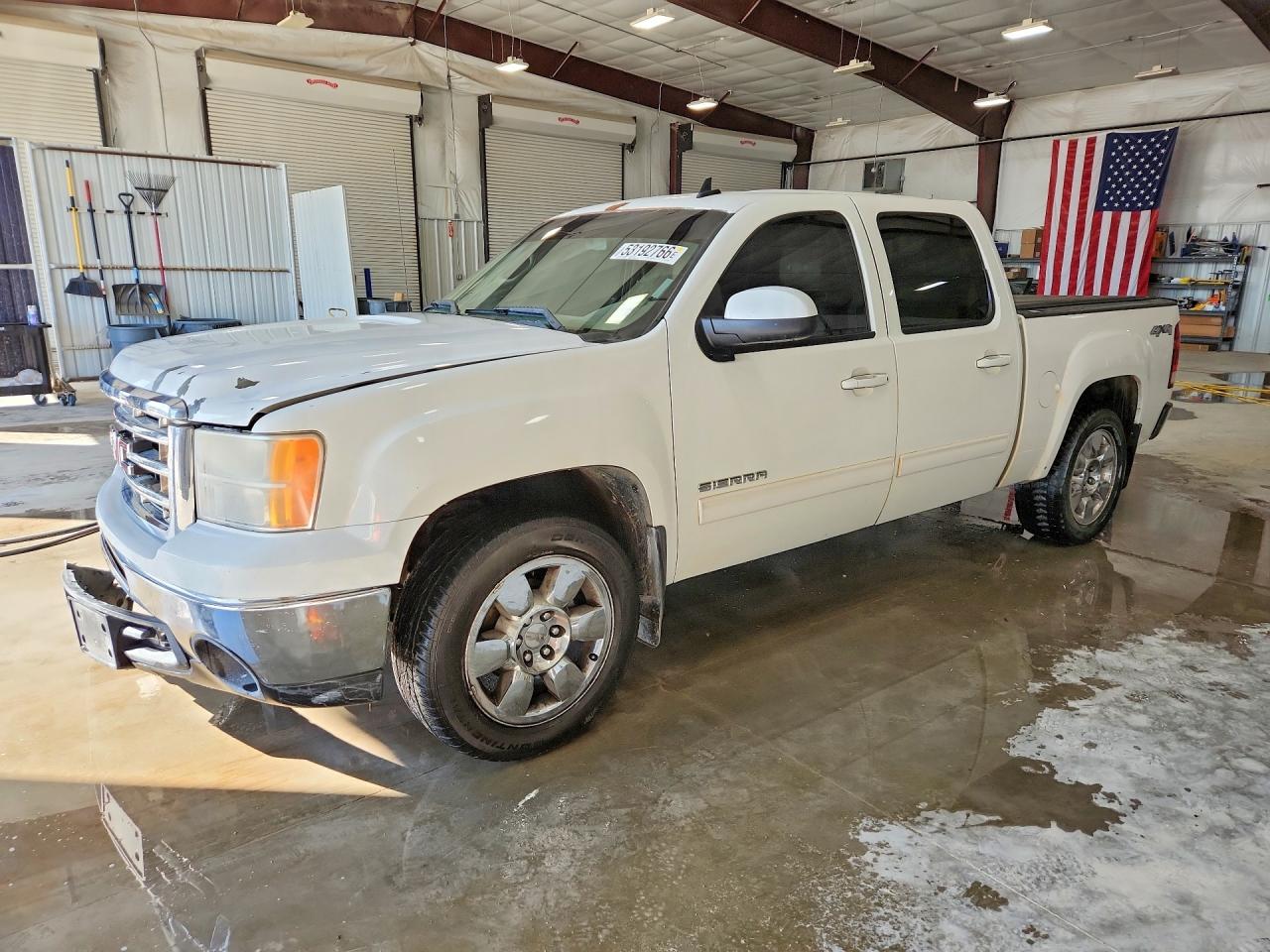 Salvage GMC Sierra Image