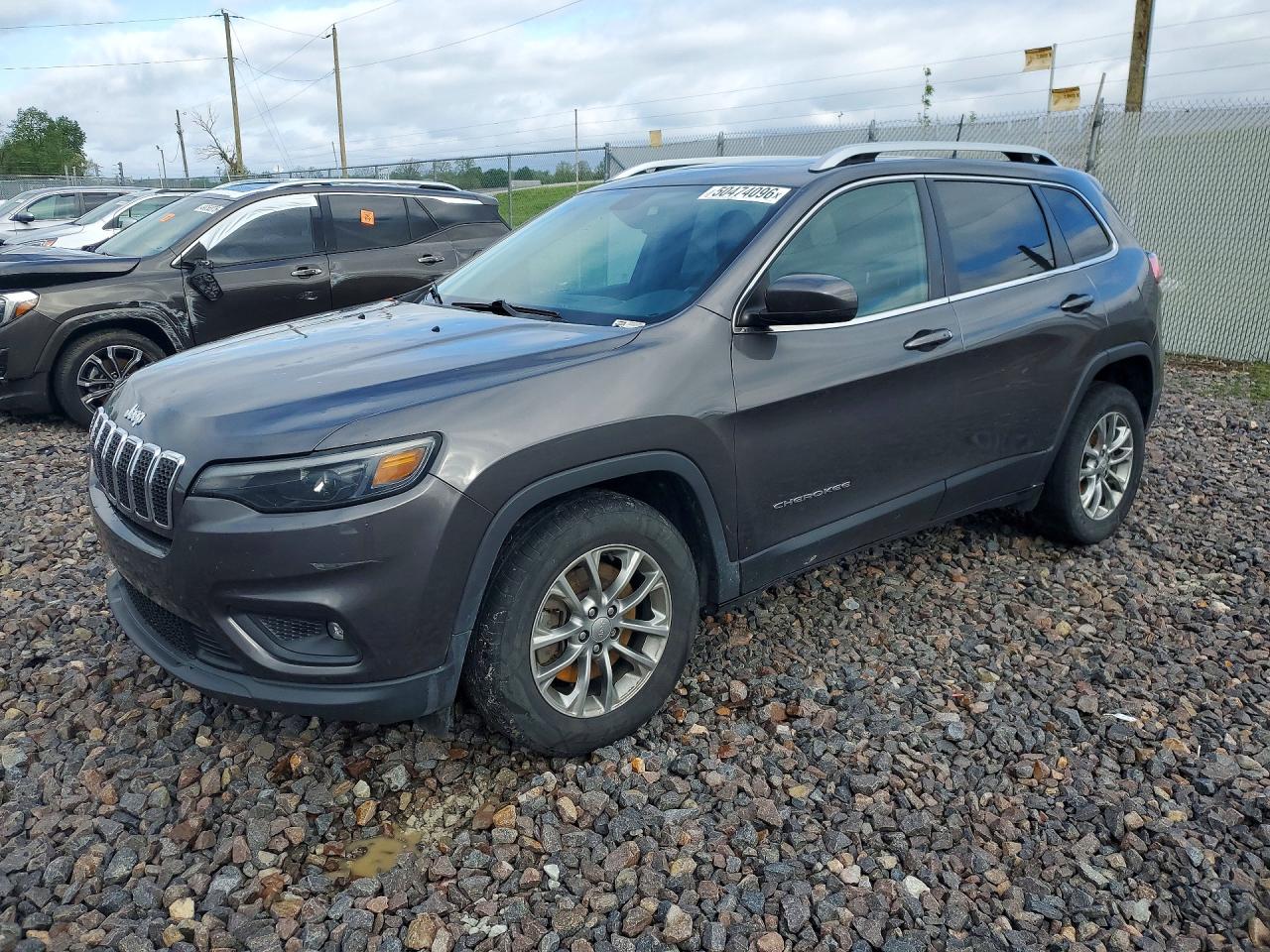 Salvage Jeep Cherokee Image