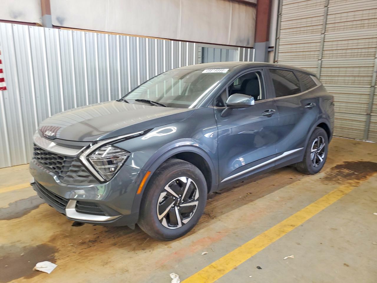 Salvage Kia Sportage Image