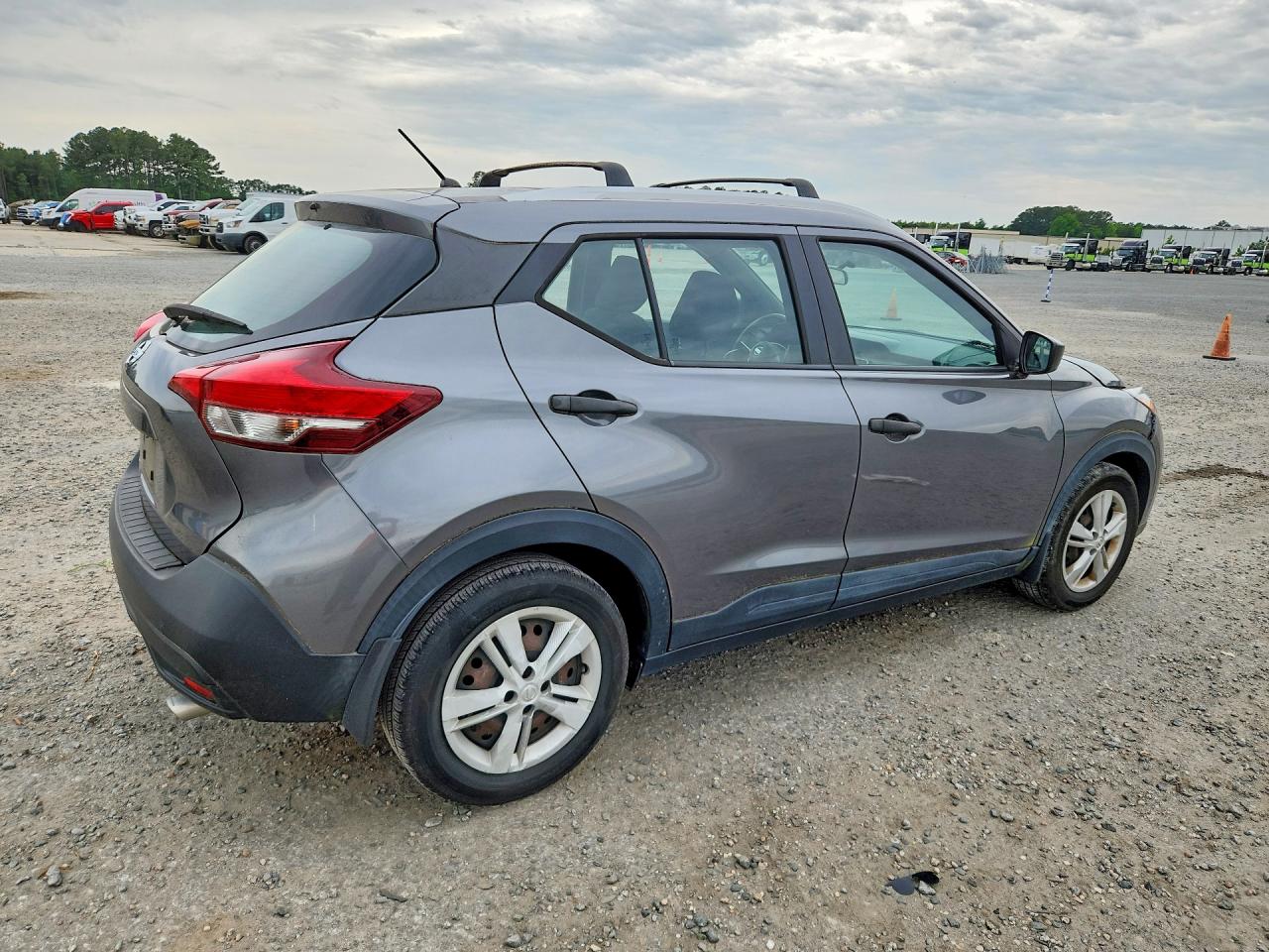 Nissan Kicks S