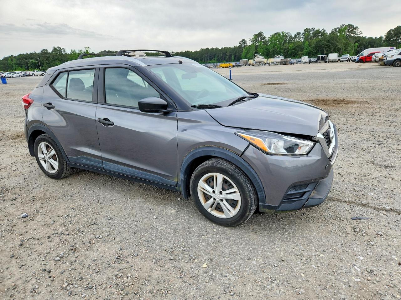 Nissan Kicks S