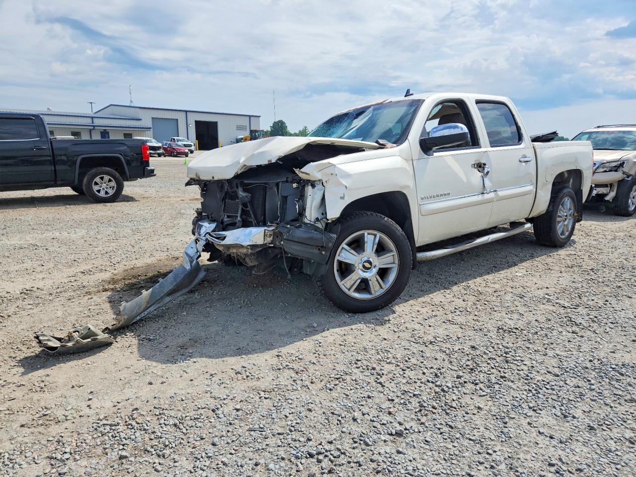 Salvage Chevrolet Silverado Image