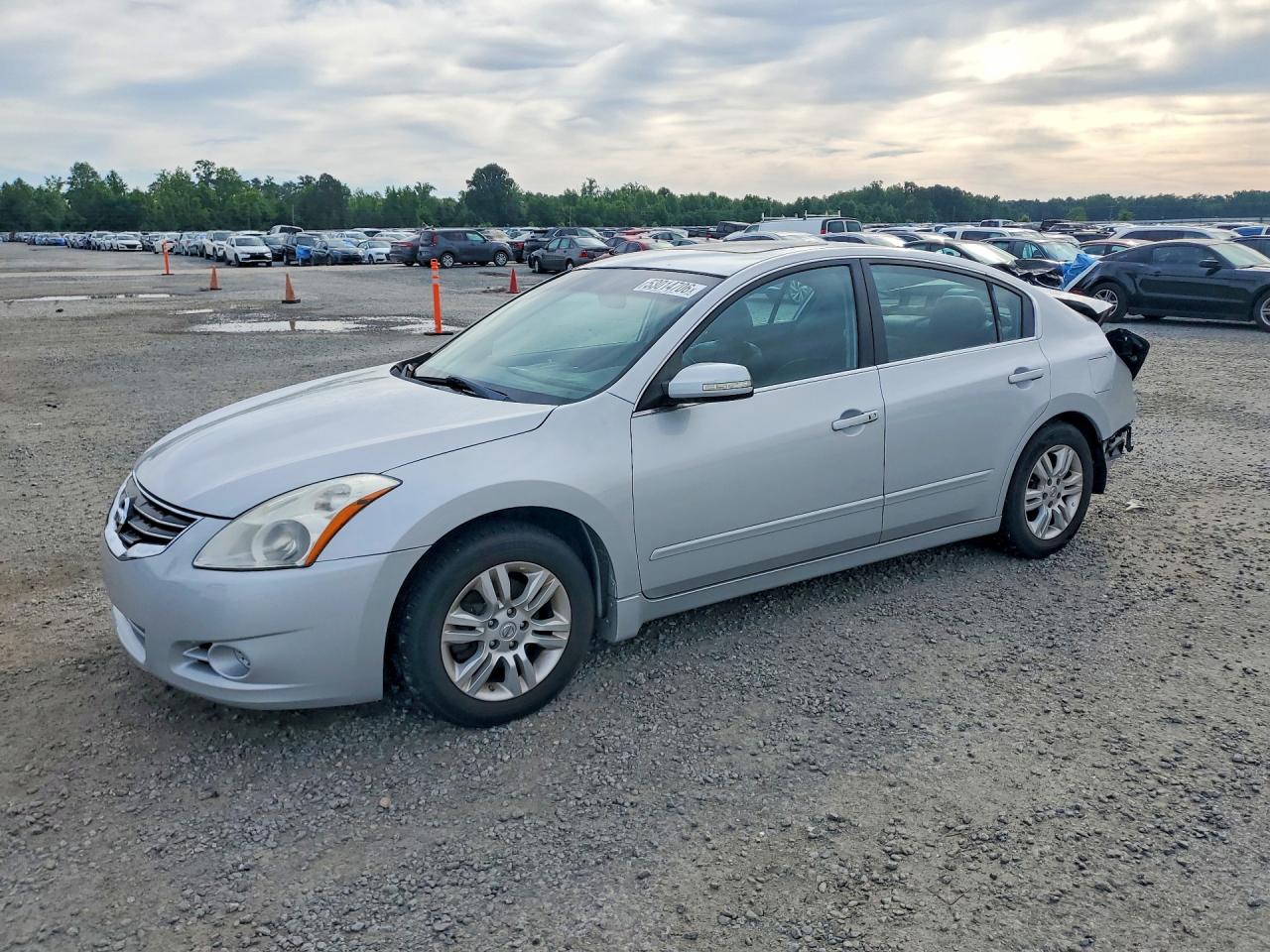 Salvage Nissan Altima Image
