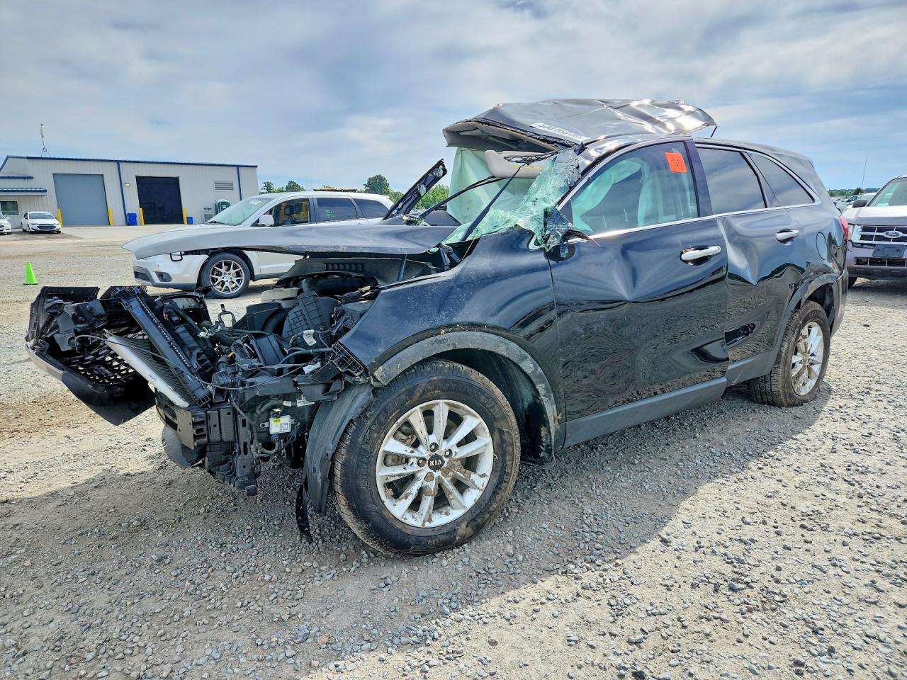 Salvage Kia Sorento Image