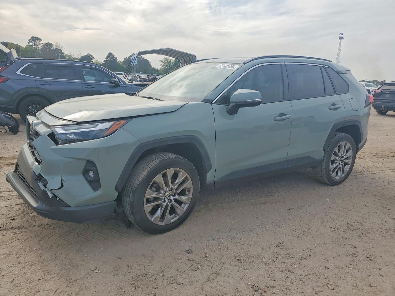 Salvage Toyota RAV4 Image