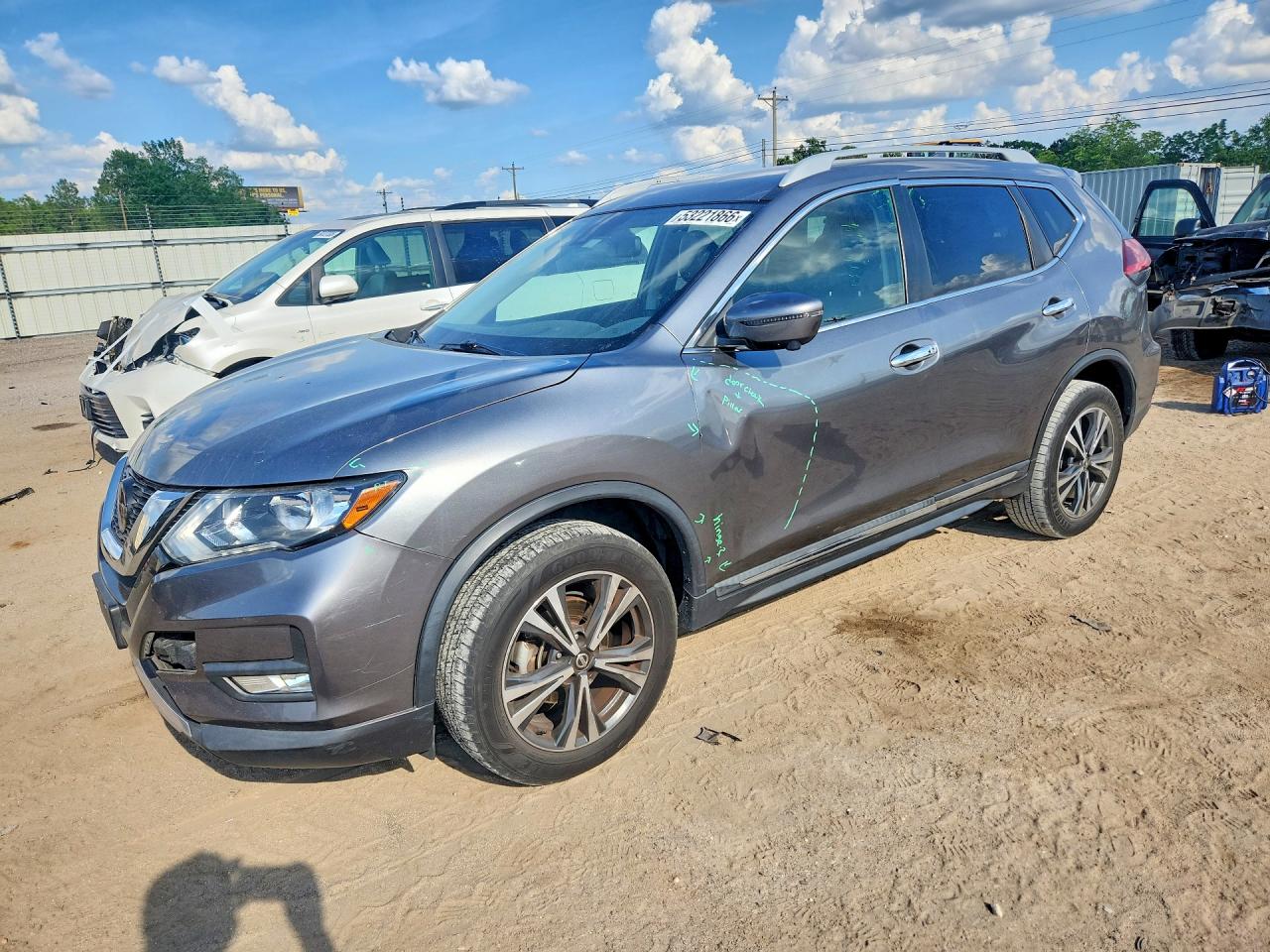 Salvage Nissan Rogue Image
