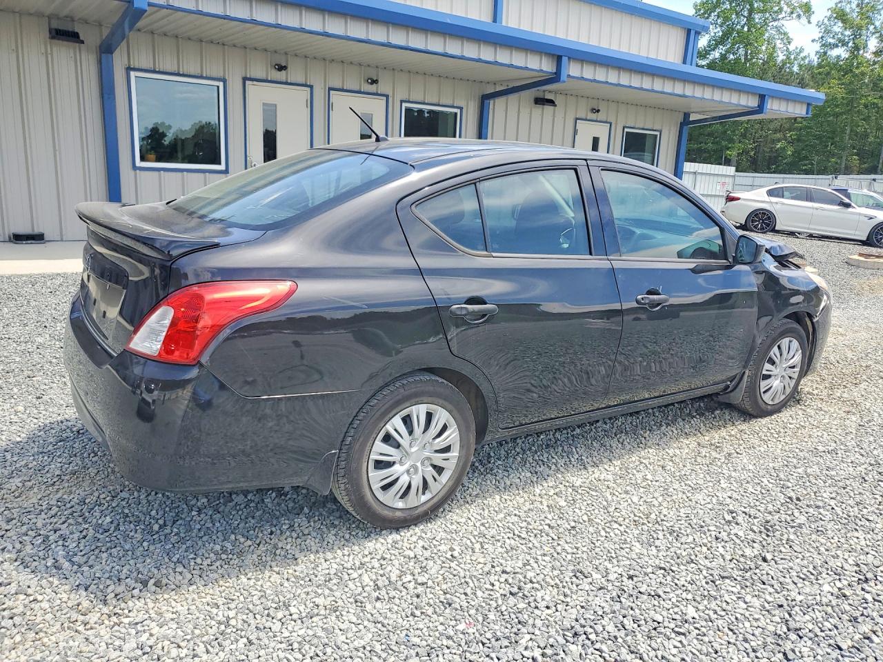 Nissan Versa S Plus