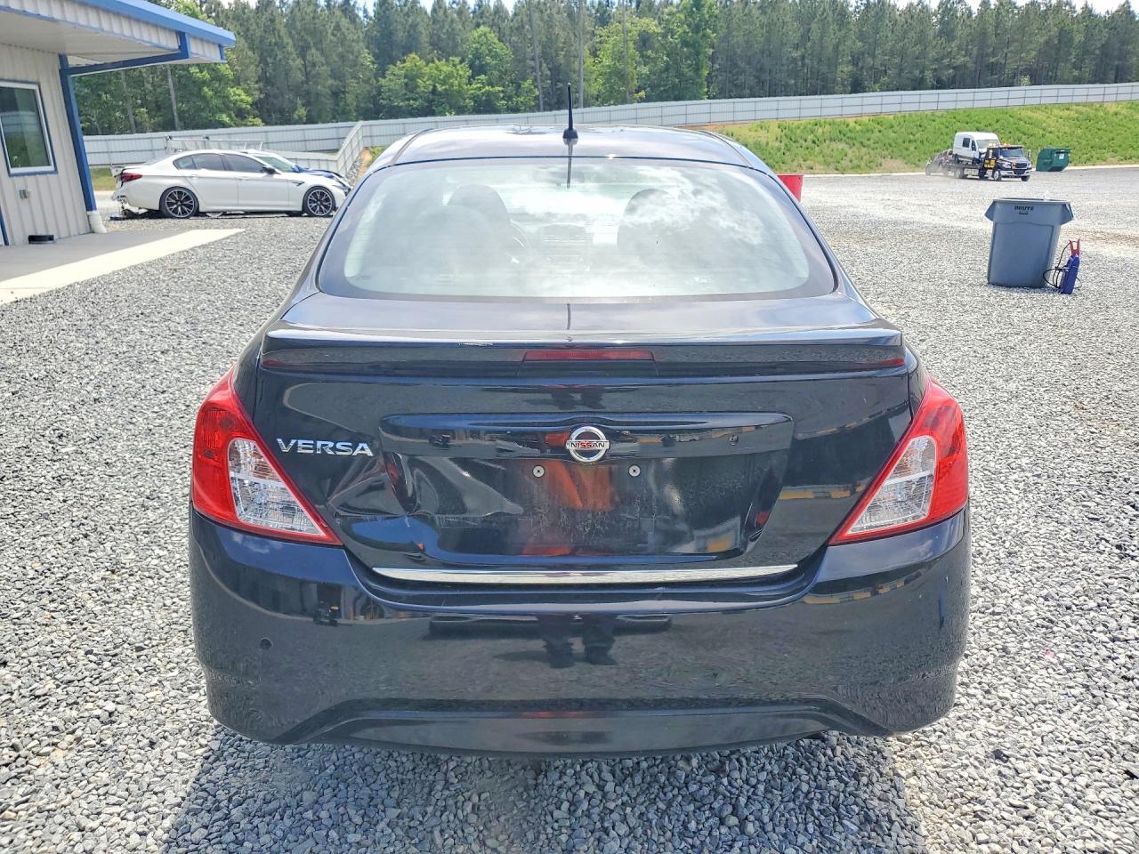 Nissan Versa S Plus