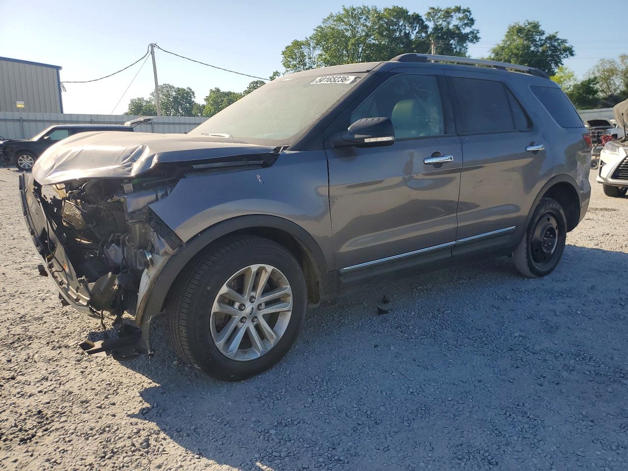Salvage Ford Explorer Image