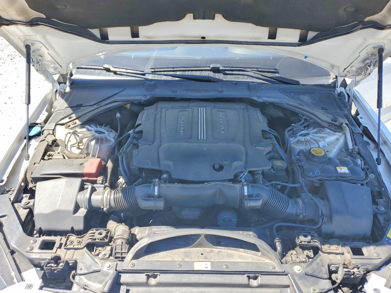Jaguar XE Premium