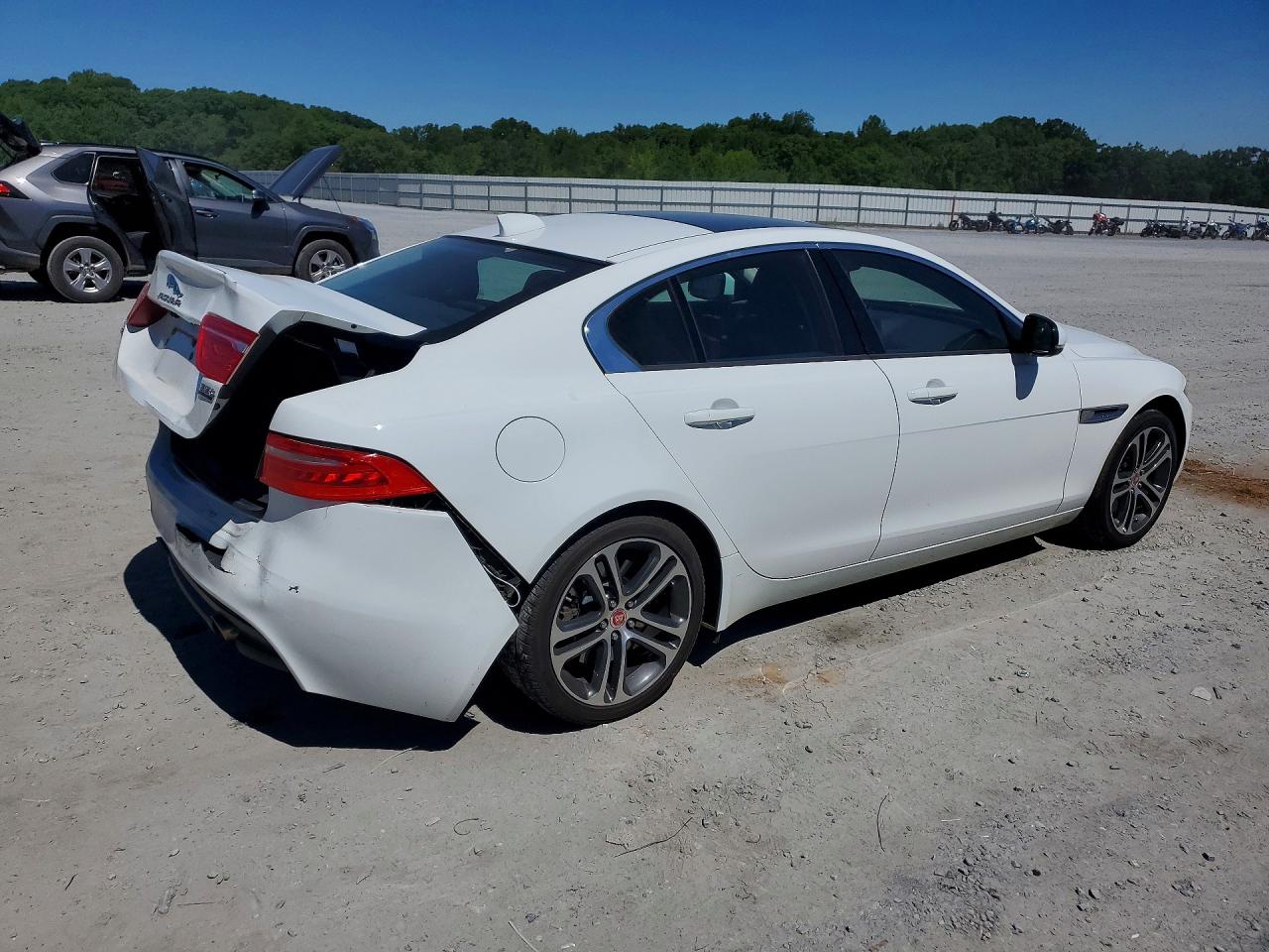 Jaguar XE Premium