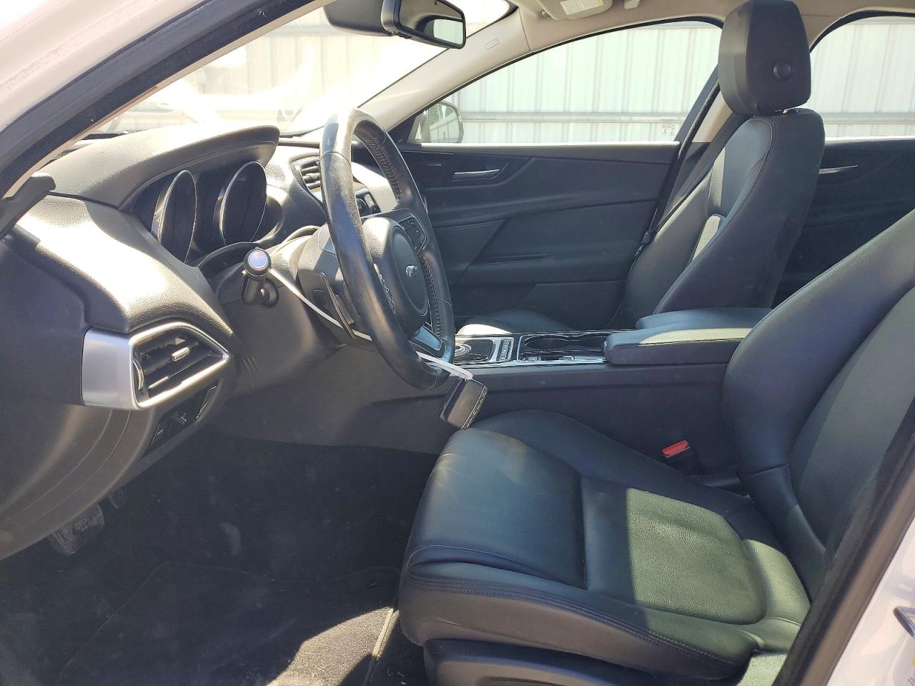 Jaguar XE Premium