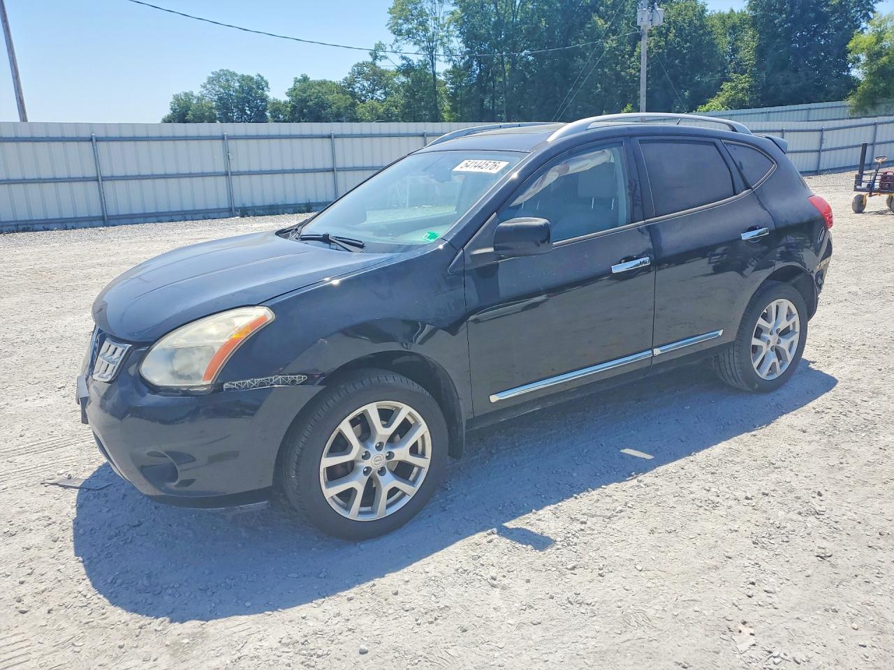 Salvage Nissan Rogue Image