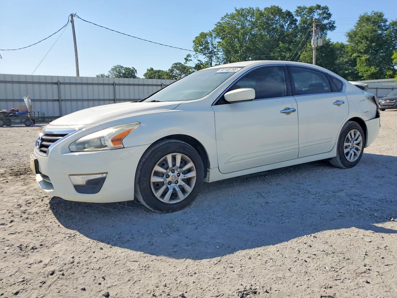 Salvage Nissan Altima Image