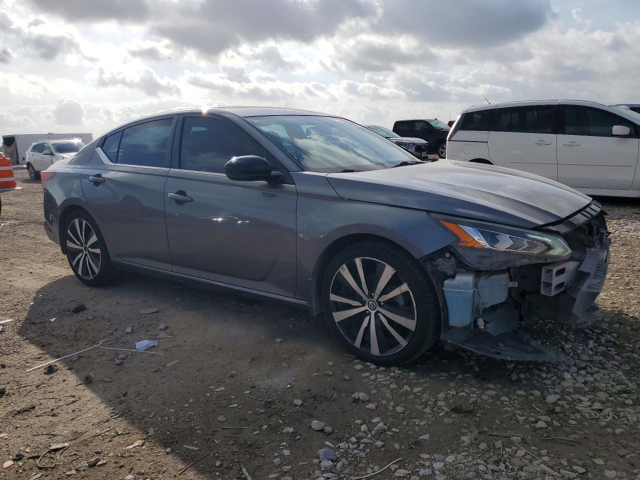 Nissan Altima Sr