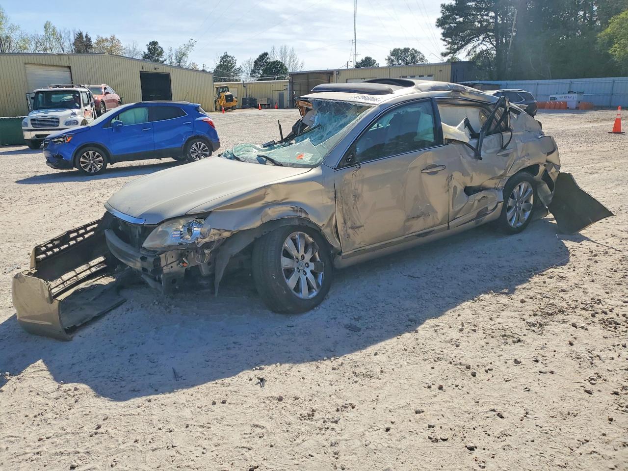 Salvage Toyota Avalon Image